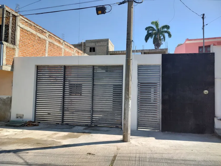 Montes 181 Oriente House - Image 1