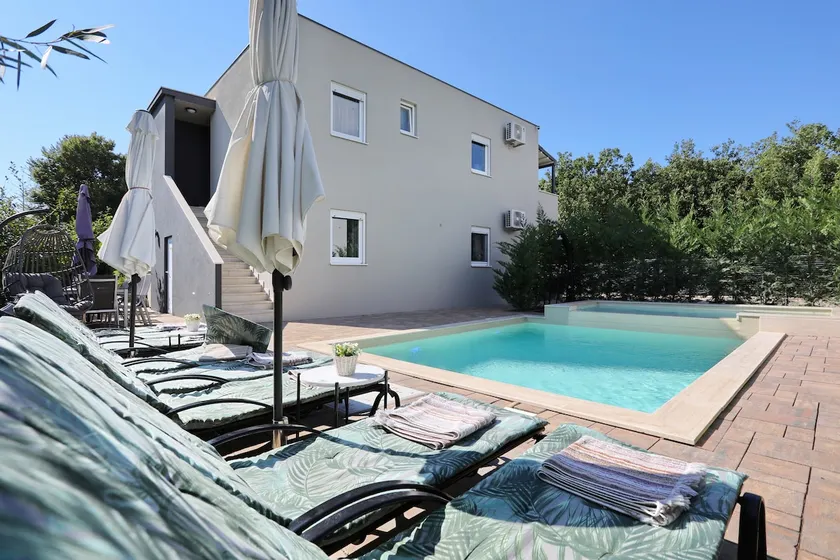 Villa Rocky with heated pool - Image 1