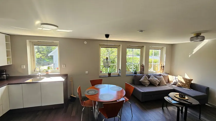 Attic floor with views over fields and sea - Image 1