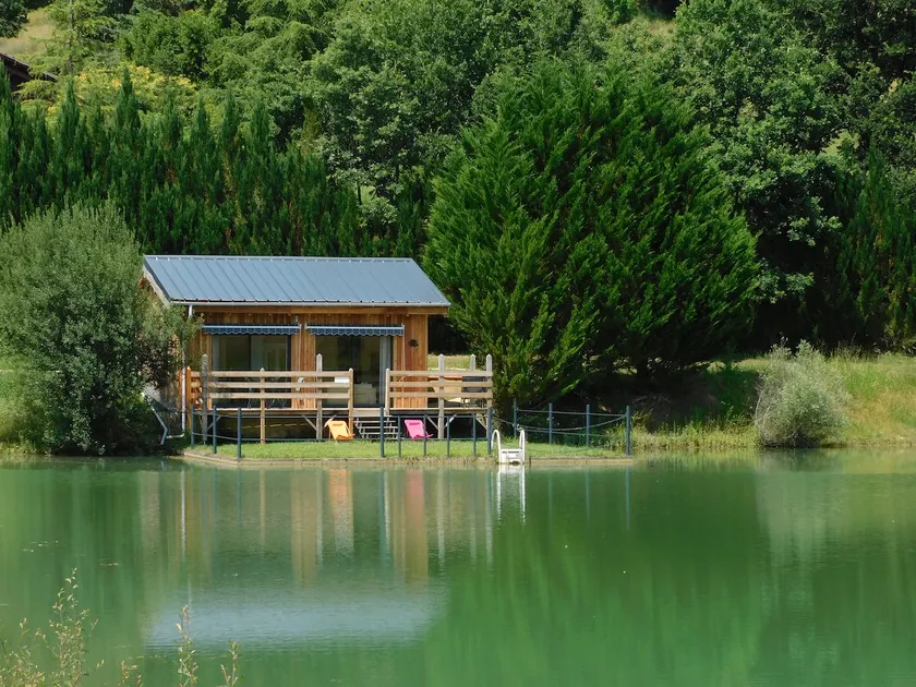 Chalet by the lake • absolute tranquility - Image 1