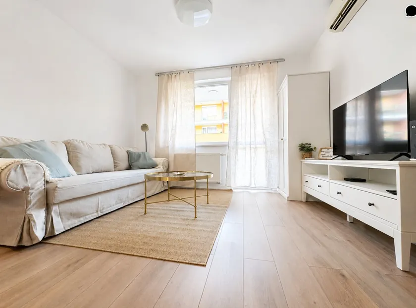 Cozy Buda Apartment - AC - Sleeps 4 - Easy Access to Center - Image 1