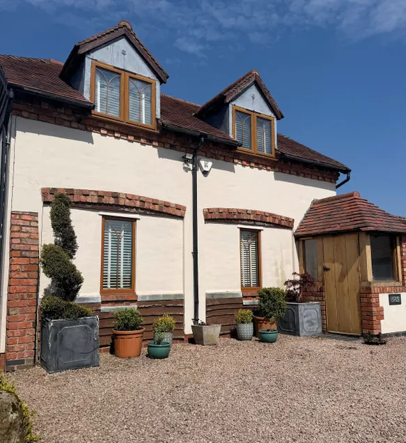 Entire Detached Cottage. Bentley. Worcs. - Image 1