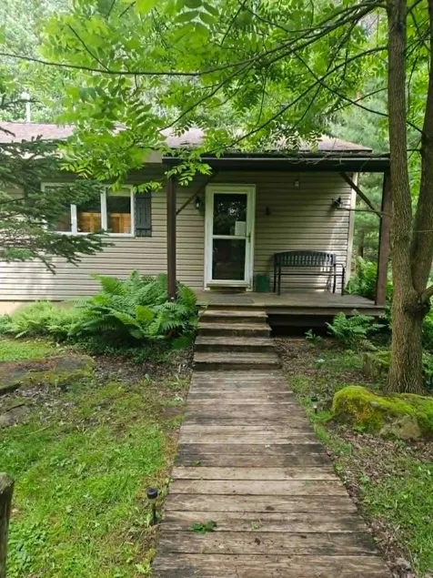 J&D Hand Crafted Cabin - Image 1