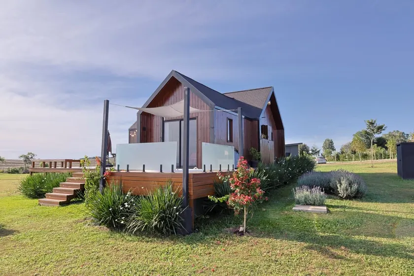 Ipê Amarelo Cabin / Jacuzzi and amazing view - Image 1