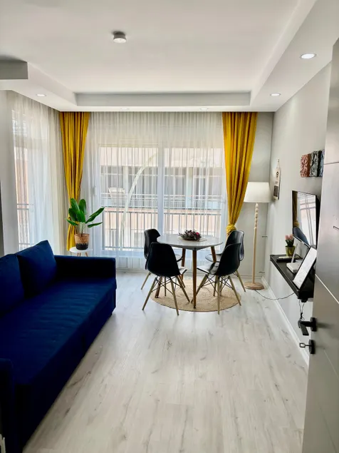 Central Family Flat • 500Mbps Fast Wi-Fi. - Image 1