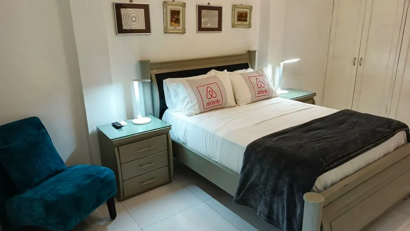 Central Suite! Secure Space. - Image 1