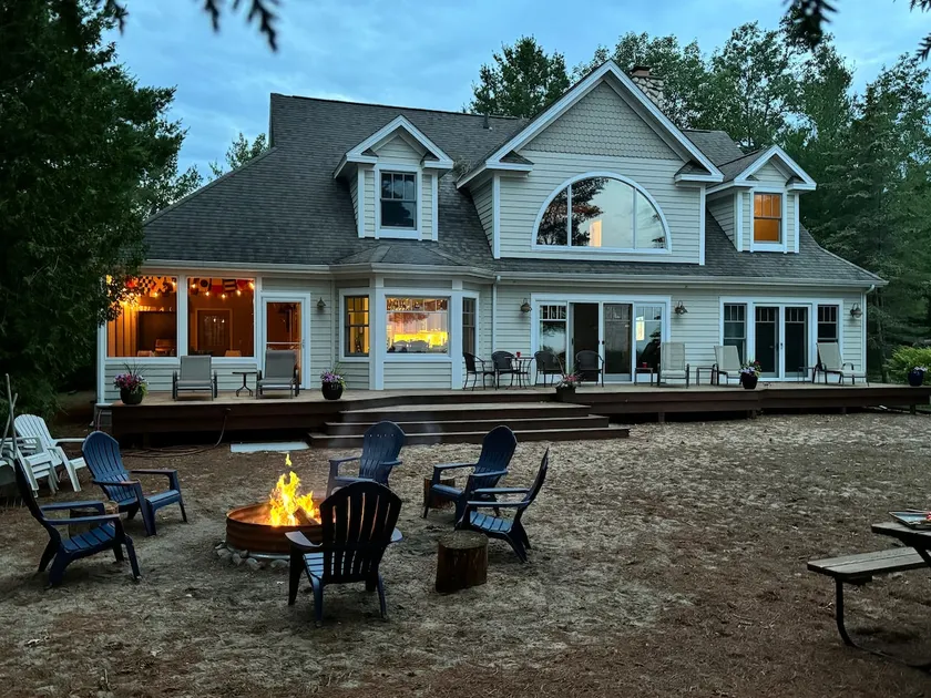 Lakehouse Between the Pines - Image 1