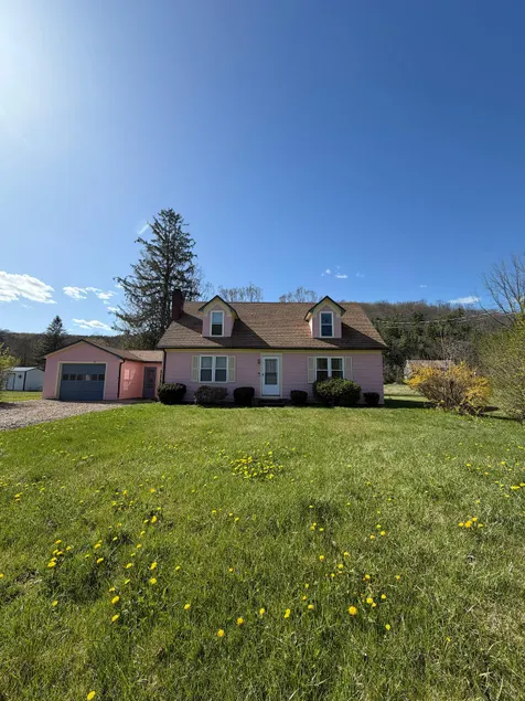 Roxy — Cozy Catskill Cottage - Image 1