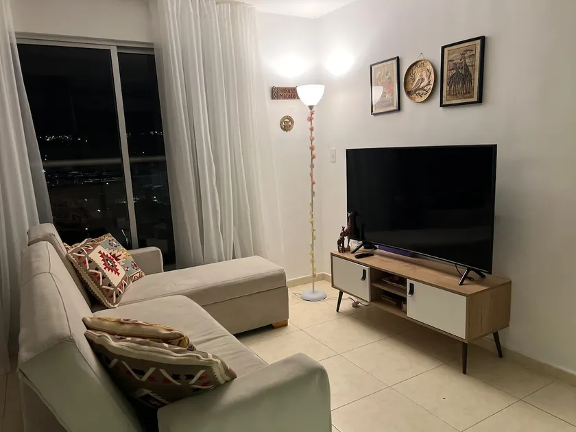 Riverside penthouse apartment - Image 1