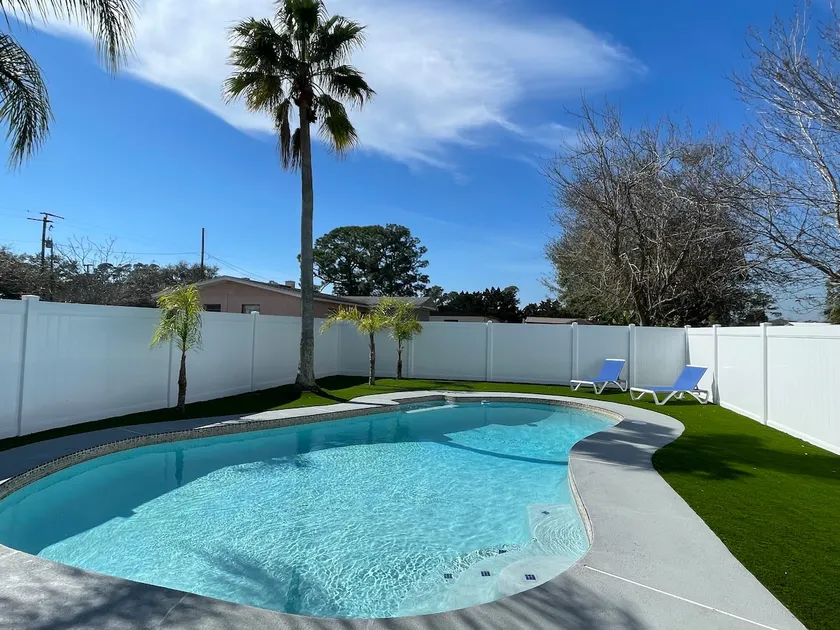 Oasis House with Private pool and Garage - Image 1