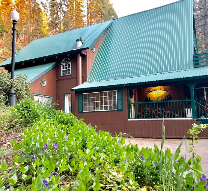 Yosemite Mountain Lodge - Image 1