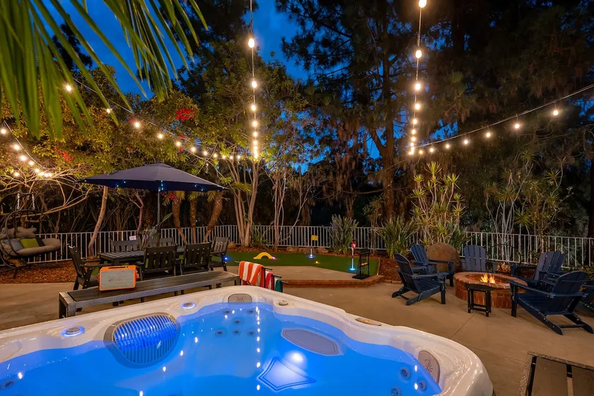 Sleeps 16 | Mini Golf, 2 Hot Tubs, Theater, Sauna - Image 1