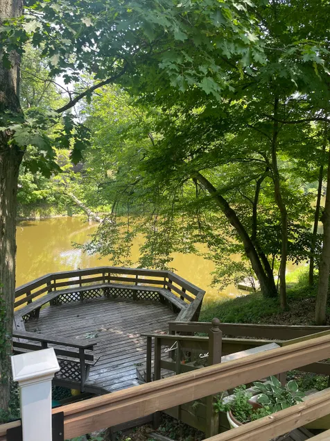 River Oaks -scenic riverside - Image 1