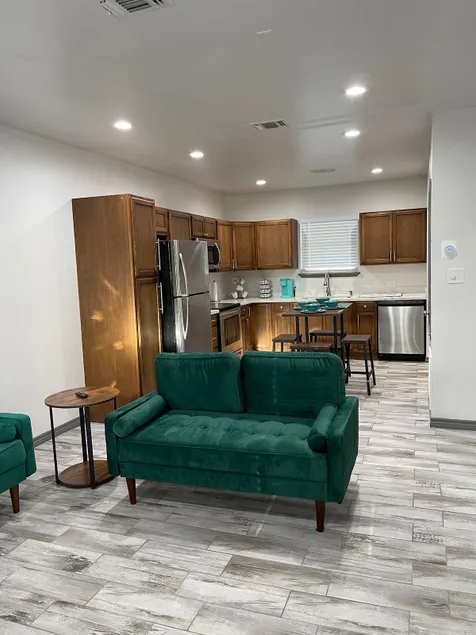 Chic 2 Bedroom 1 Bath home - Image 1