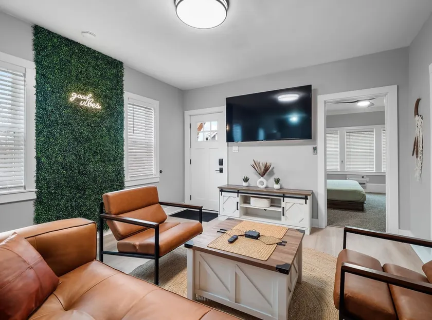 Amazing Boho Oasis Apartment in Ohio City - Image 1