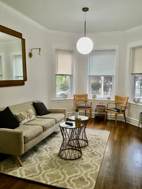 Stylish First Floor Large Flat, balcony - Image 1