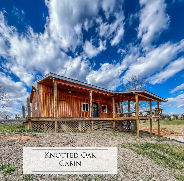 Knotted Oak Cabin - Image 1