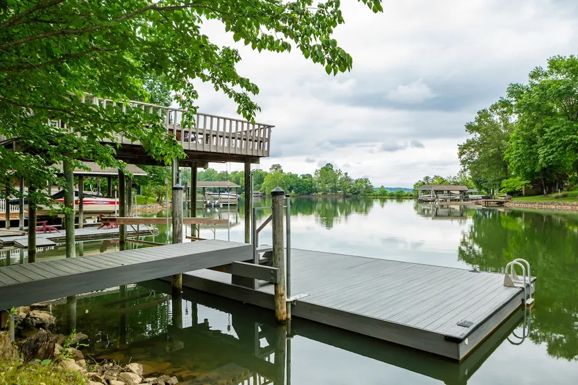 Lakefront |Deck |Fire Pit | Dock| Charcoal Grill - Image 1