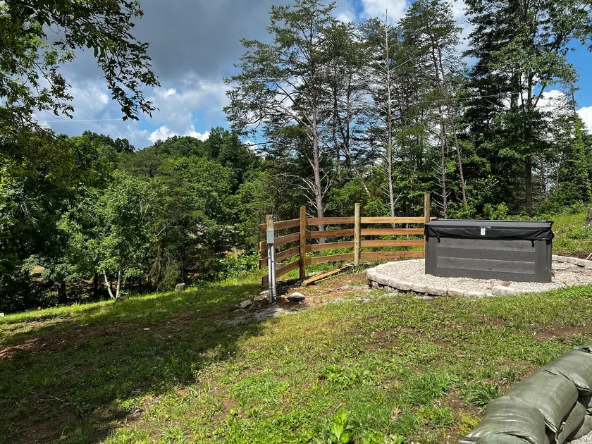 Right Angle Country*Remote*Hot Tub~NO Cleaning FEE - Image 1