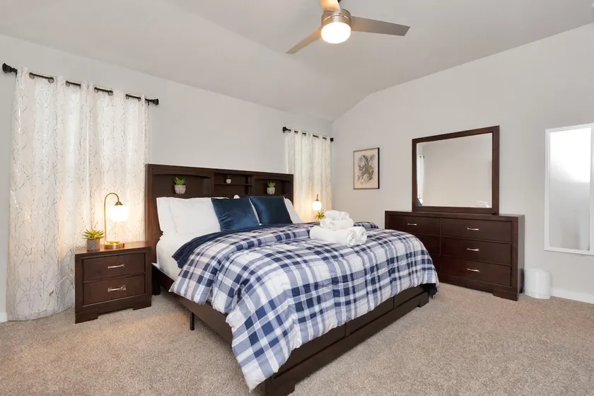 Rammies Home W/Pool Access - Image 1