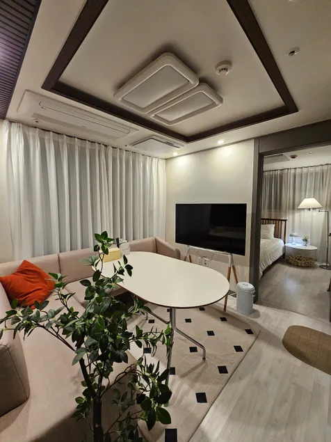 Gimpo Airport/Dogs allowed/2 rooms, 2 beds/New construction/20 minutes to Hongdae/Parking available/Kachisan Station/Hwagok Station/Elevator - Image 1