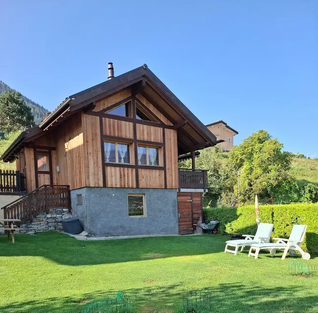 Charming cottage with mountains views - Image 1