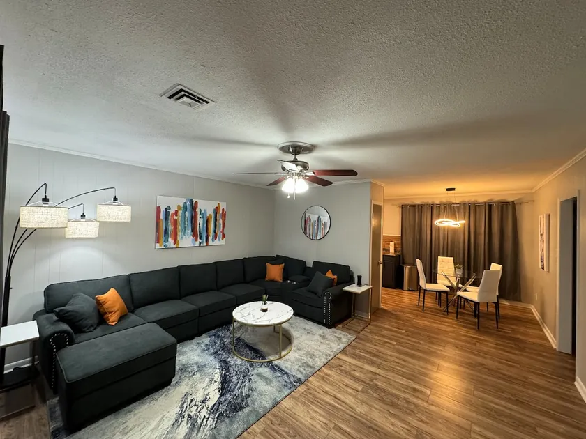 Nomads Nook 4… one bedroom apartment - Image 1
