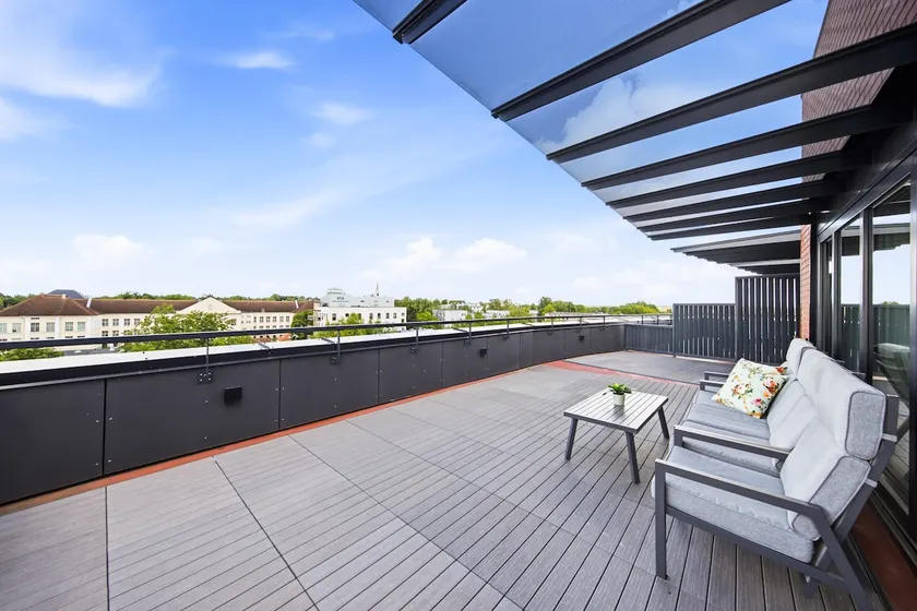 Artisa Penthouse I City ViewI Free Private Parking - Image 1
