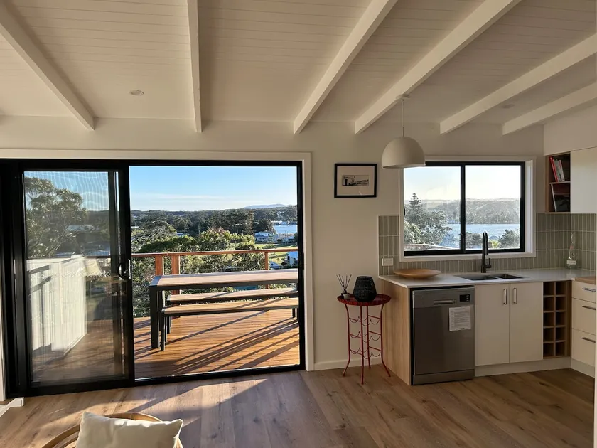 Burrill Lake View Holiday Cottage - Image 1