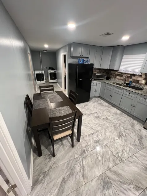 Entire Apartment in Oak Park, IL - Image 1