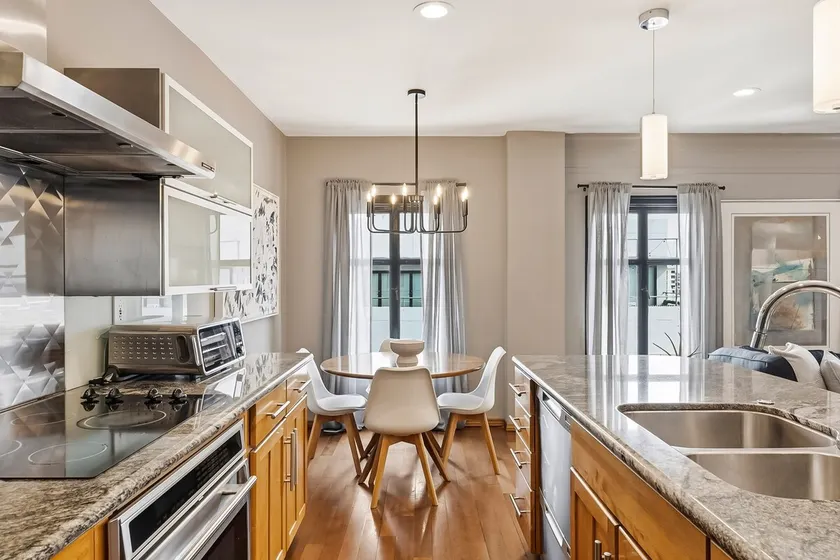 Luxury Condo in the Heart of Long Beach - Image 1