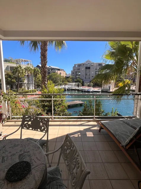 Luxurious Secure V&A Waterfront Apt - Image 1