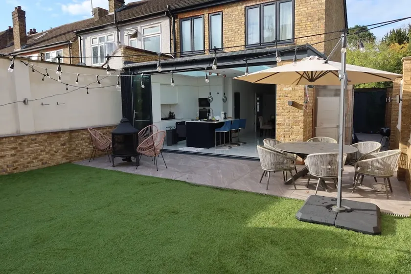 Large 4 bed Lux House - Image 1