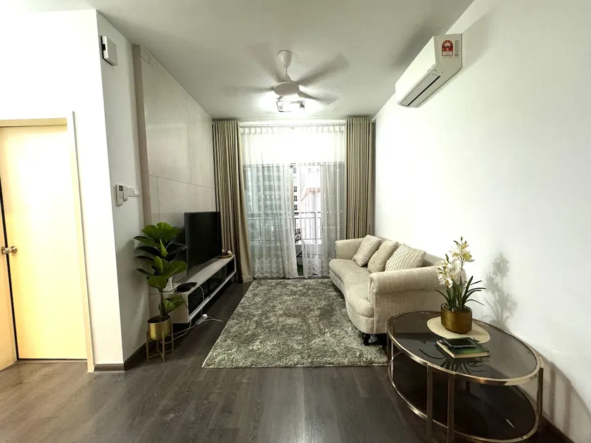 Livistona Luxe Apartment - Image 1