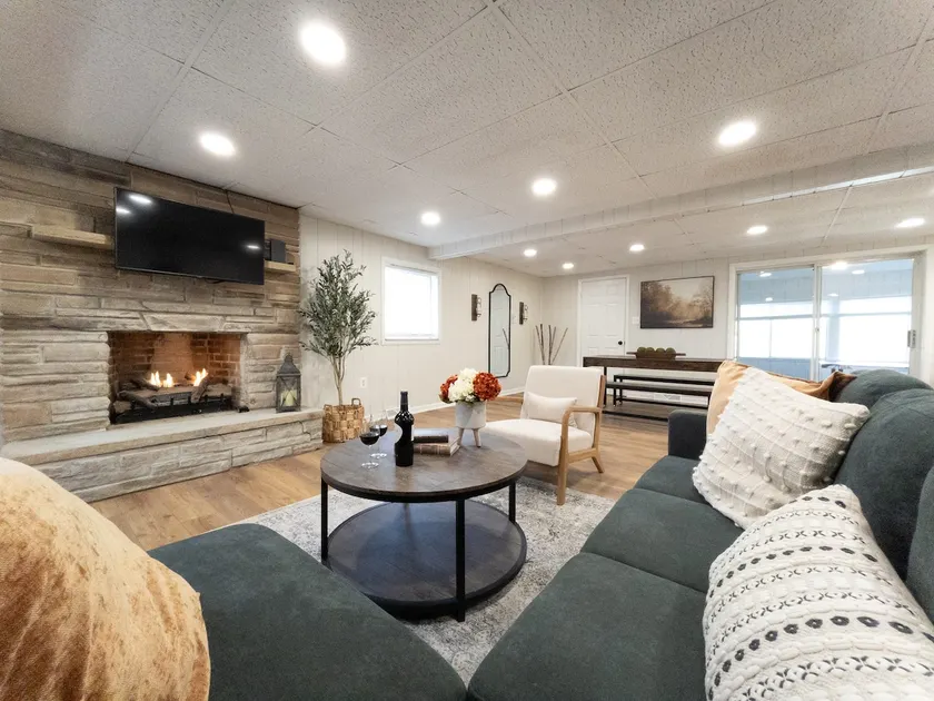 Game room| W/D| Fire pit| Full Kitchen| BBQ| Walk! - Image 1