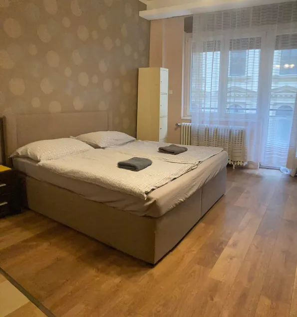 Central Studio & Apartment - Image 1