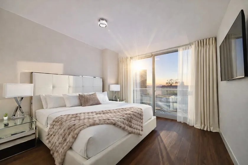 LA Penthouse Suite, 1 Bedroom / 1 Bathroom [POOL | GYM | VIEWS] - Image 1