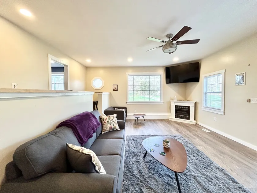 Huge apartment next door to the caverns! - Image 1