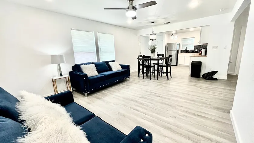 5 bedrooms 7 beds total including private casita - Image 1