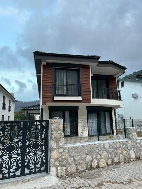 Detached villa in Turunç Bay - Image 1