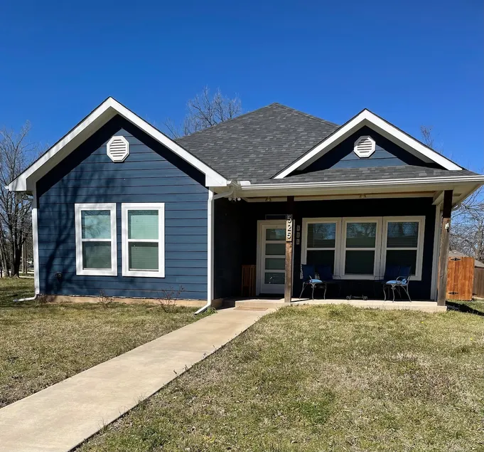New in Denison, Texas - Image 1