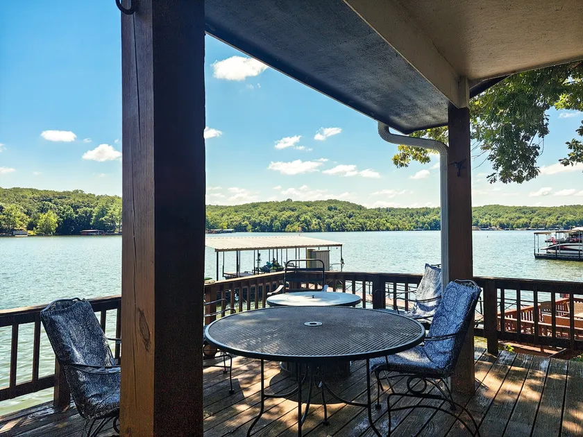 Lake Affect II w/Hot tub must be 25 & up to book - Image 1