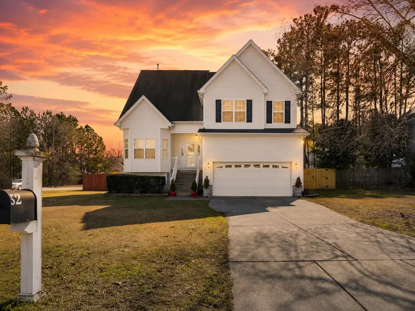 Spacious Retreat Sleeps 11 Close to Downtown - Image 1