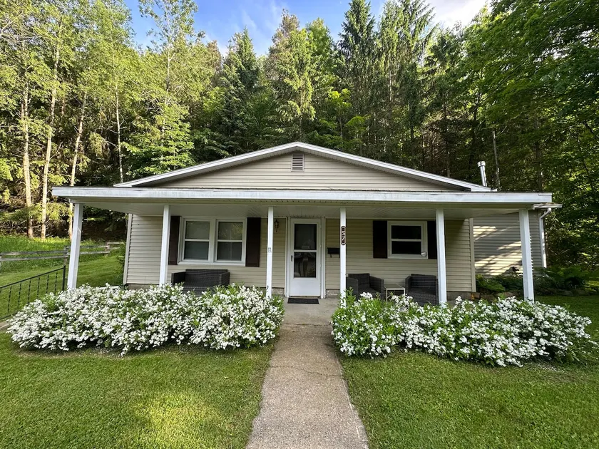Cozy Home in the Heart of Alfred - Image 1