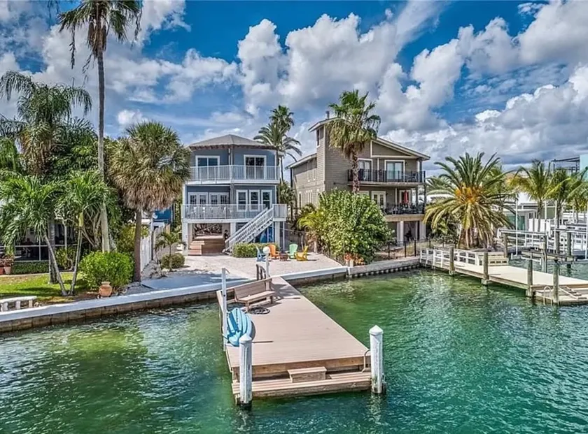 Luxury Waterfront Sunset Beach with Jacuzzi - Image 1