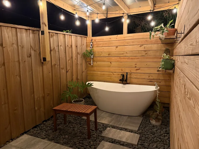 Florida Retreat-Private Outdoor Spa + Full Kitchen - Image 1