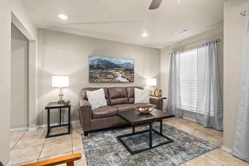 Work-Friendly 4BR Home • Spacious Comfort - Image 1