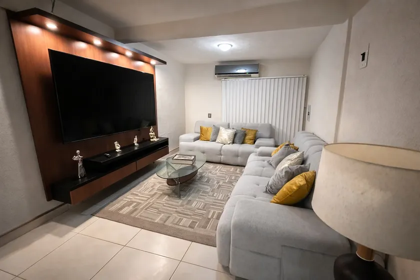 Spacious and Elegant Home with All Amenities - Image 1