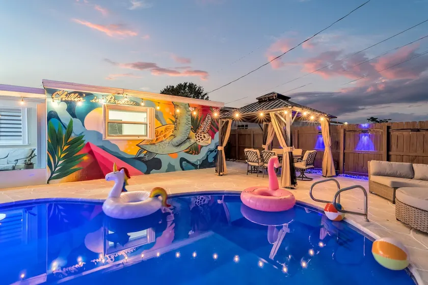 Luxe 4 BR Heated Pool - Hardrock - Stadium - Beach - Image 1