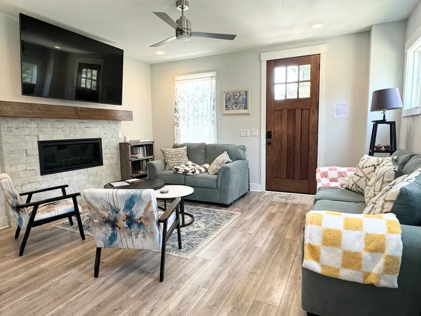 4BR, 4BA, Pet-Frndly,2100SF New Home Near Downtown - Image 1